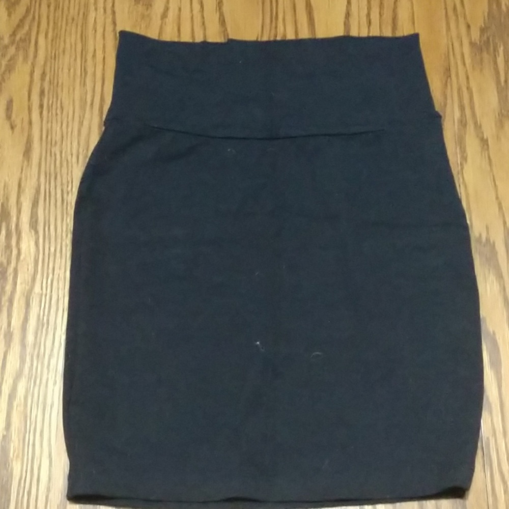 Black cloth pencil skirt